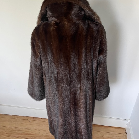 Sold : Classic High End Mahogany Mink Coat.(M) - Picture 4 of 9